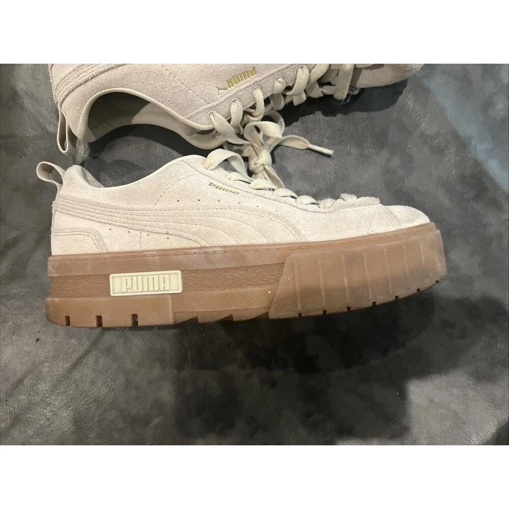 Puma Suede Platform sneakers Beige Sz 9.5 Y2K Fashion Athletic Cozy neutral